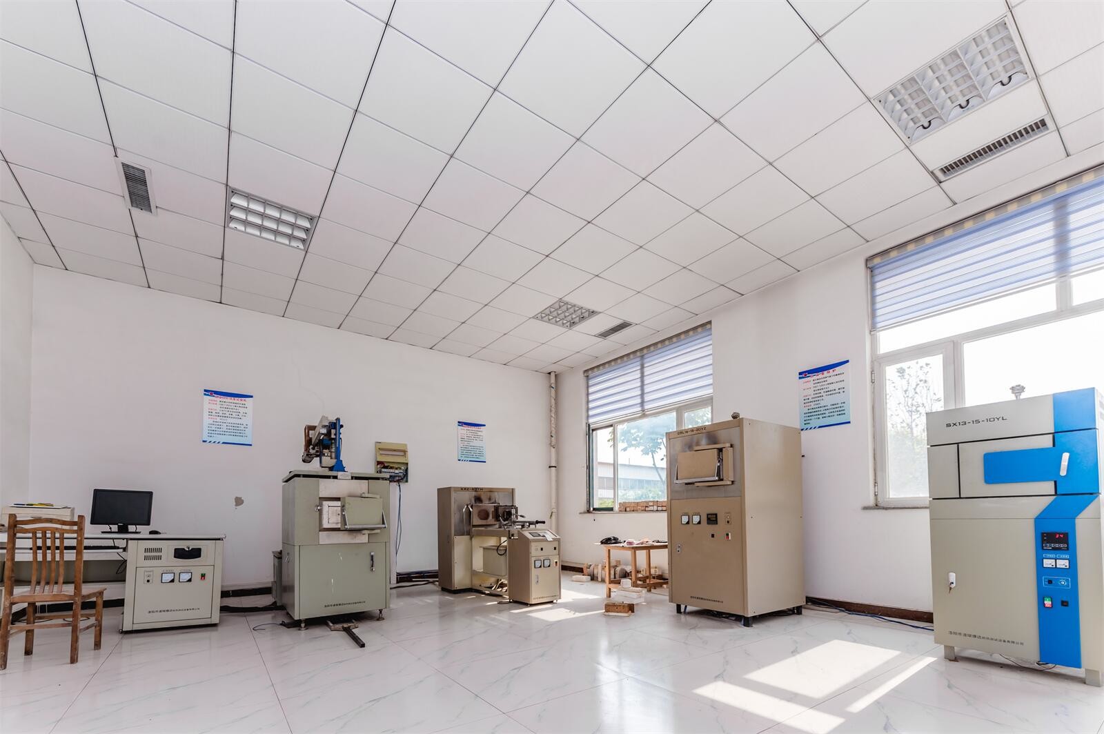 Excellent Abrasive Resistance High Refractoriness Corundum Refractory Mortar For Glass Kiln