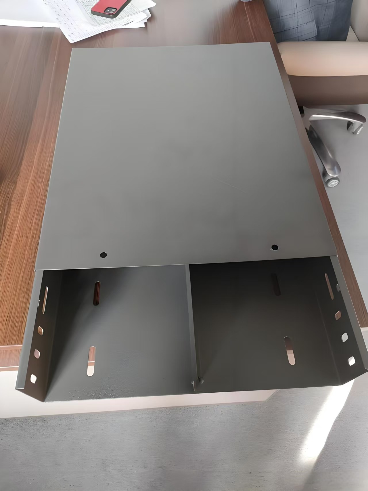 Medium Duty Load Capacity Slotted Cable Tray With Galvanized Surface Finish And Length 3m