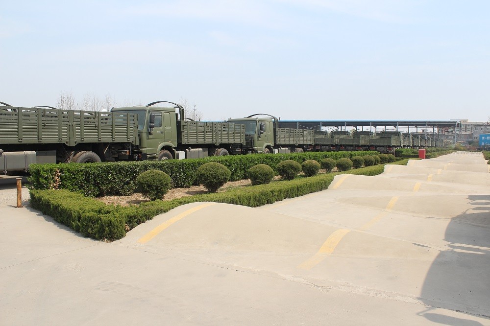 Sinotruk 6x4 Euro2 10 Tire Heavy Cargo Trucks , 30 - 40 Ton Transport Vehicle