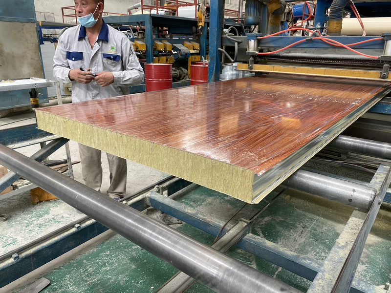 Prefabricated House Metal Surface Wood Grain Rock Wool Sandwich Panel