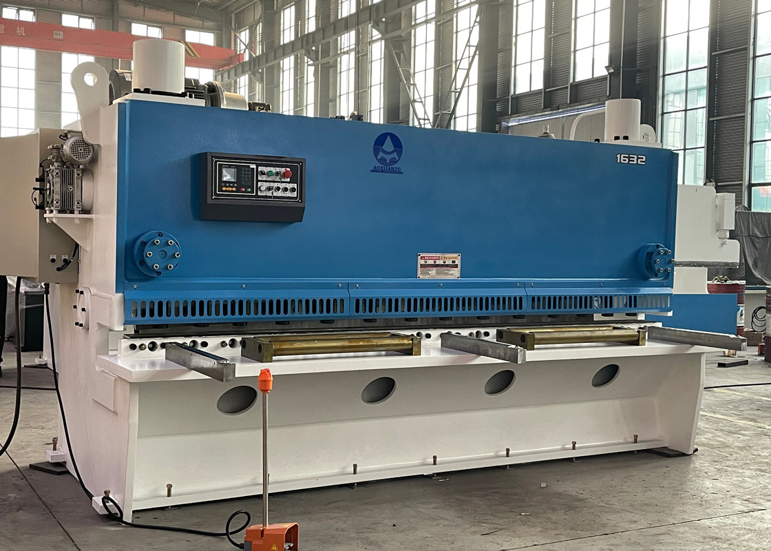 Efficient Hydraulic Guillotine Shearing Machine 3200mm Cutting Length E21S Controller