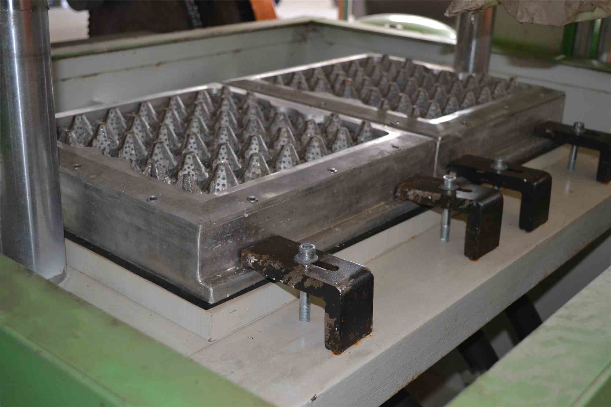 Reciprocating forming egg tray machine small Egg Carton Making Machine 700pcs