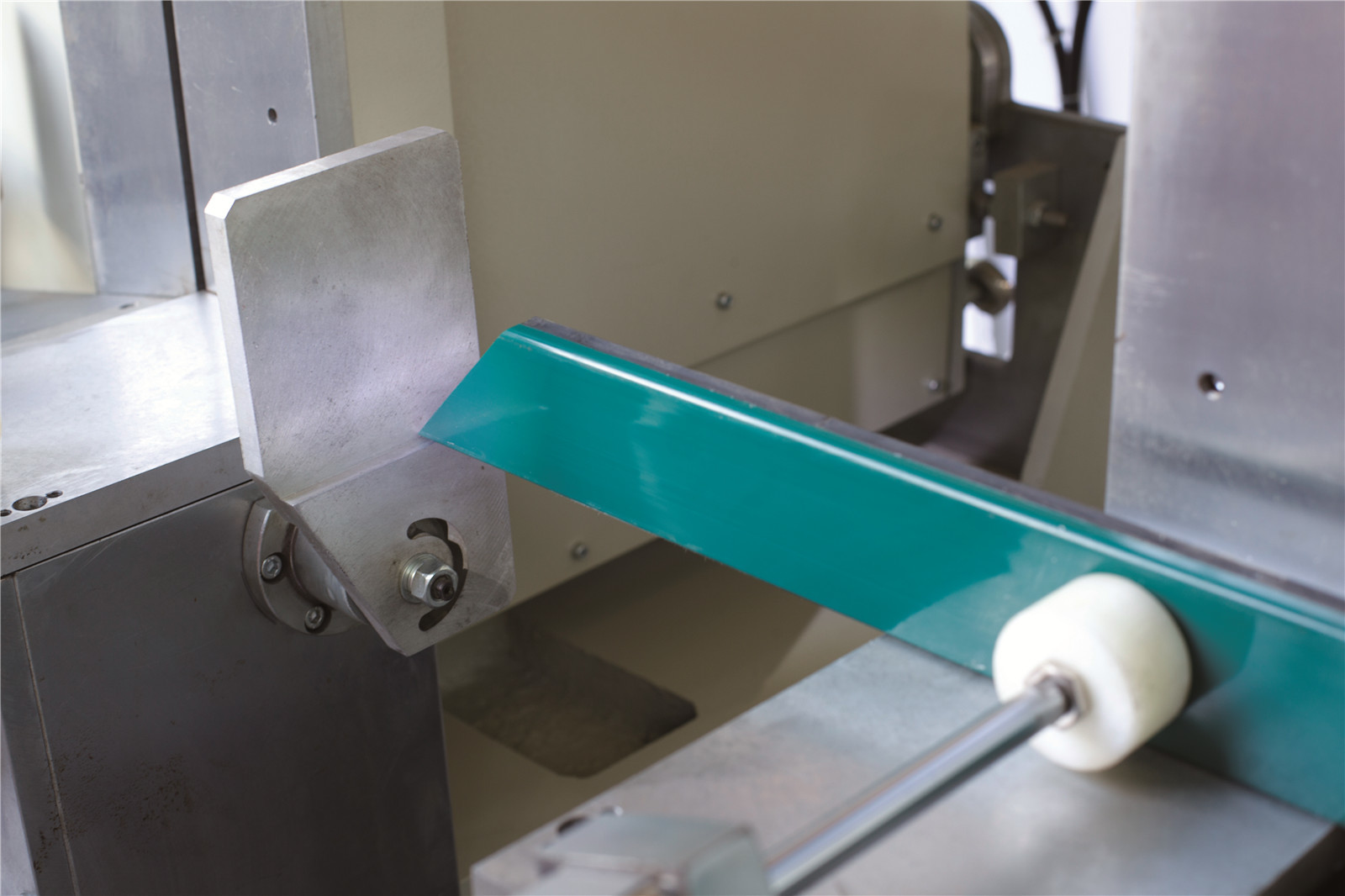 SAW MACHINE