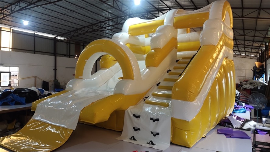 Outside Games Inflatable Floating Water Slide For Fun