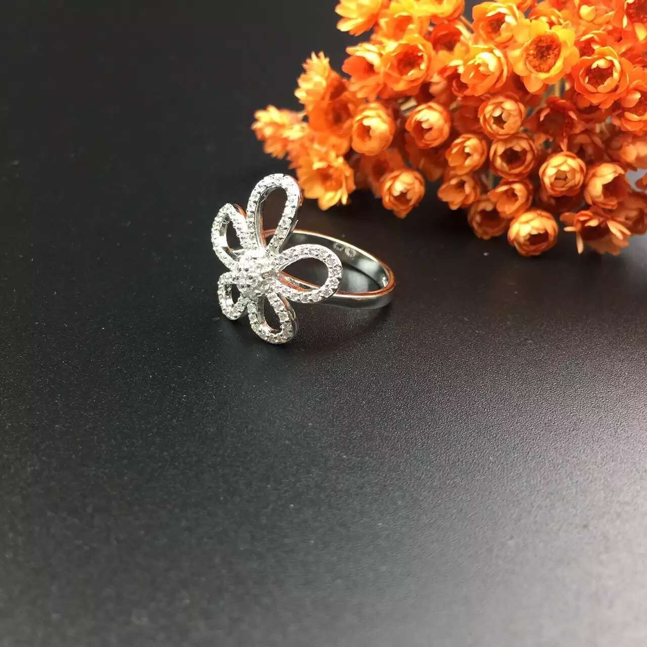 18K White Gold Diamond Jewelry Set with Necklace Ring and Earrings
