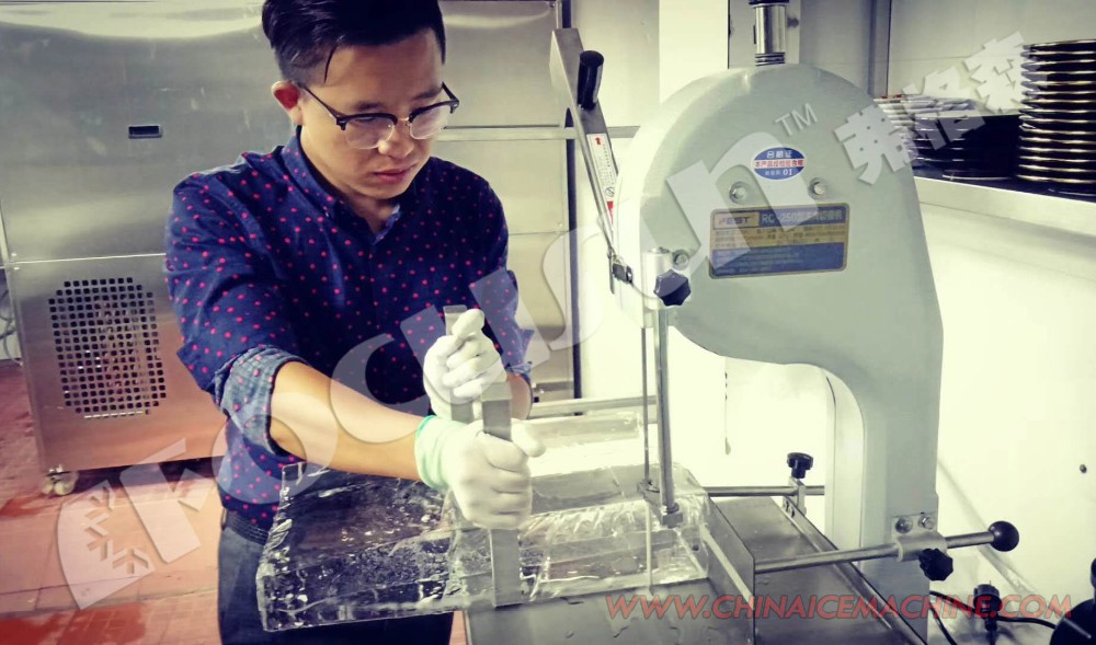 Air Cooling Clear Block Ice Machine Small Capacity Ice Ball for Cold Drinks 600*250*1200mm