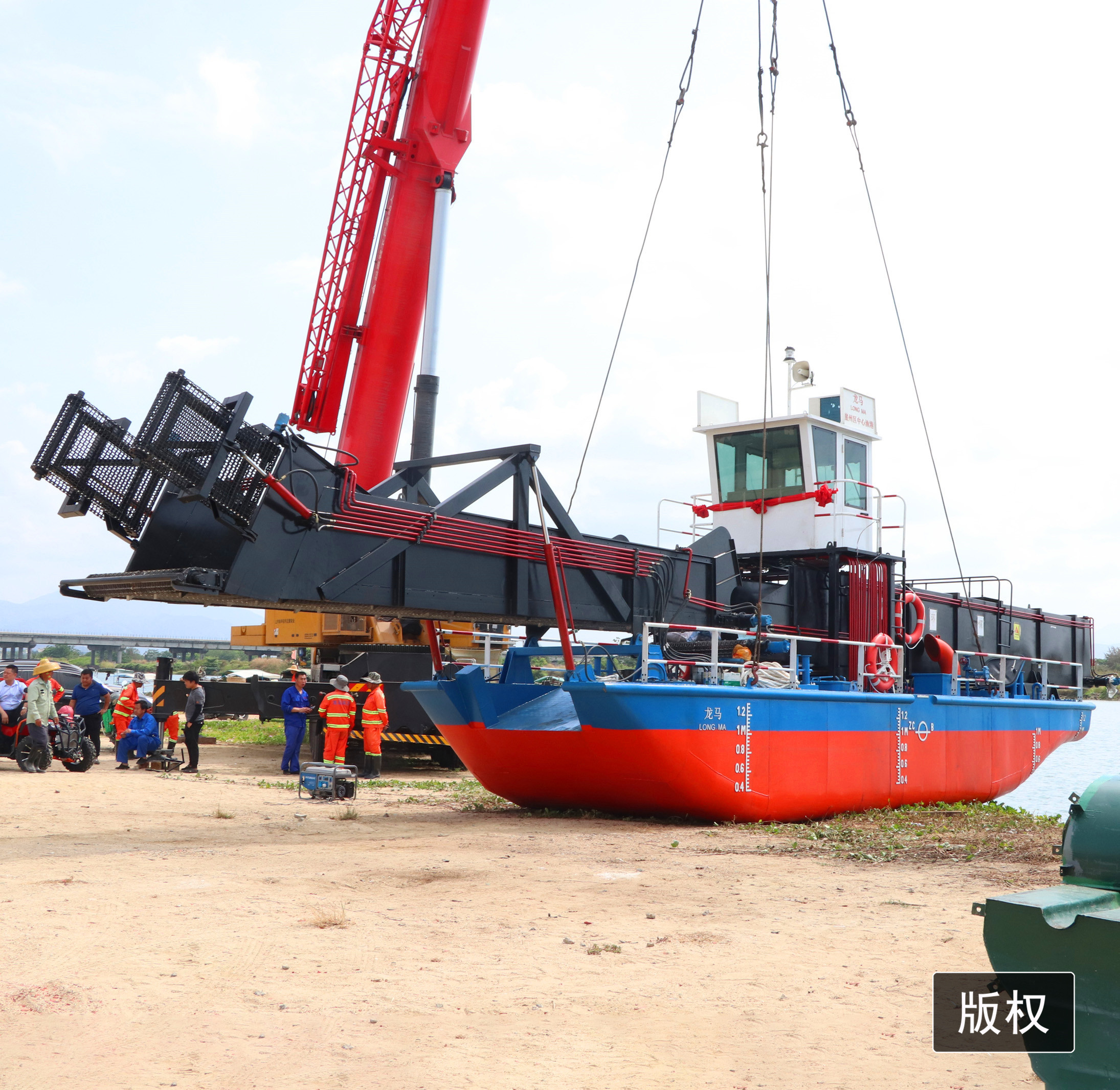 Grass Harvesting Trash Skimmer Machines aquatic weed harvester reed water hyacinth harvester in lake/river