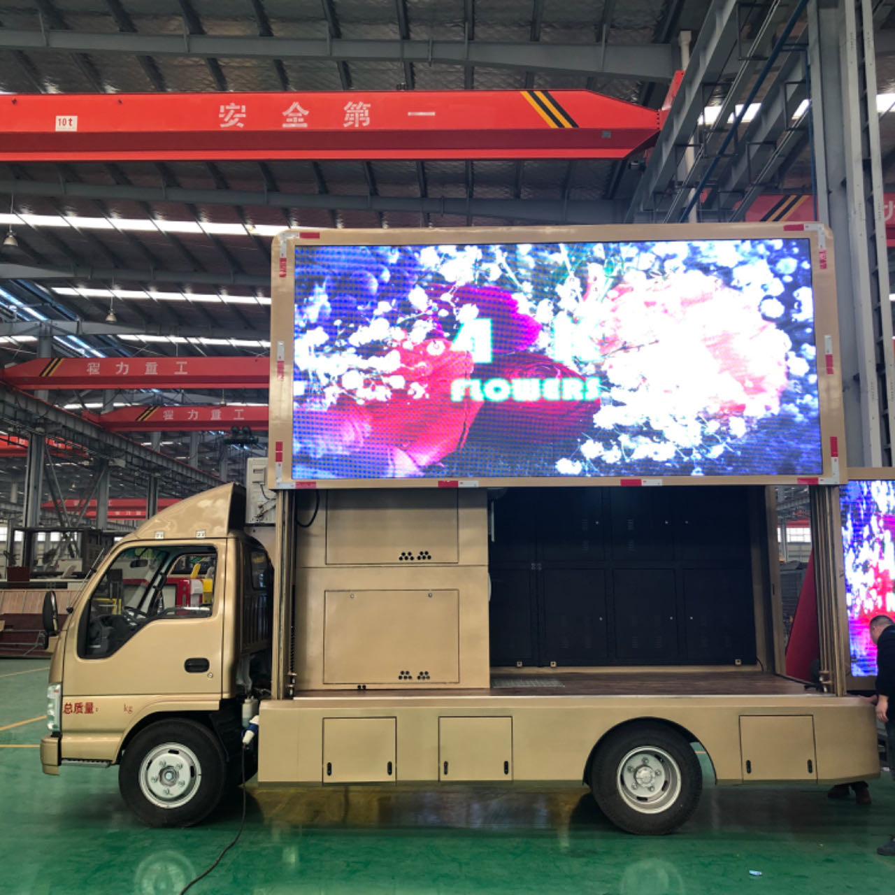 Isuzu 4×2 P6 Digital LED Billboard Truck 192*192mm 3 Sides High Brightness