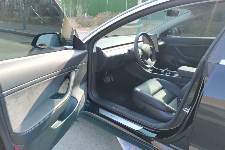 New Energy Battery Power Clean Energy High Speed 225km/H Electric Car