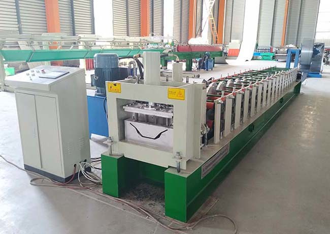 Raw Material GI / PPGI Roof Bending Machine , Gutter Rolling Machine With Punching