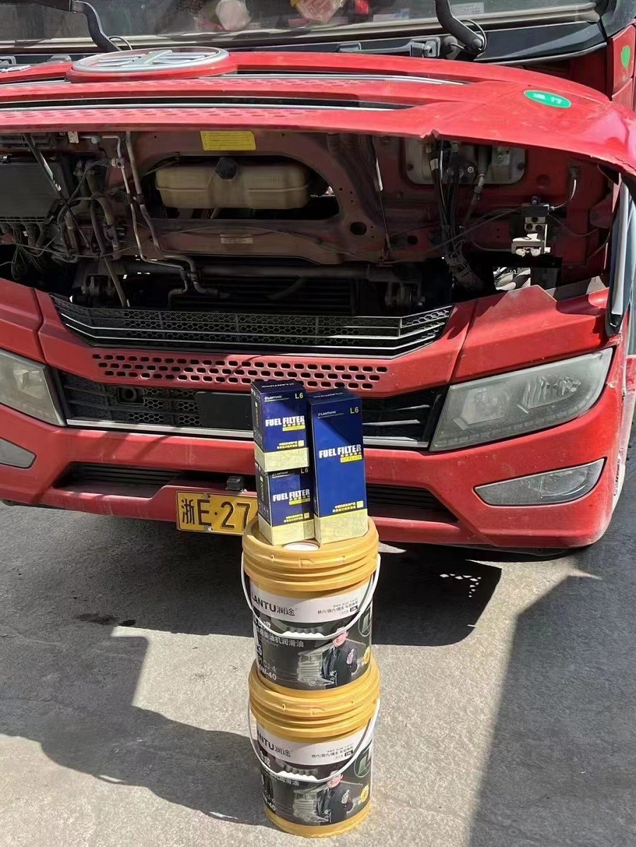 LANTU Truck Lubricating Oil OEM Factory Supply Full Synthetic Diesel Engine Oil SAE 15W-40