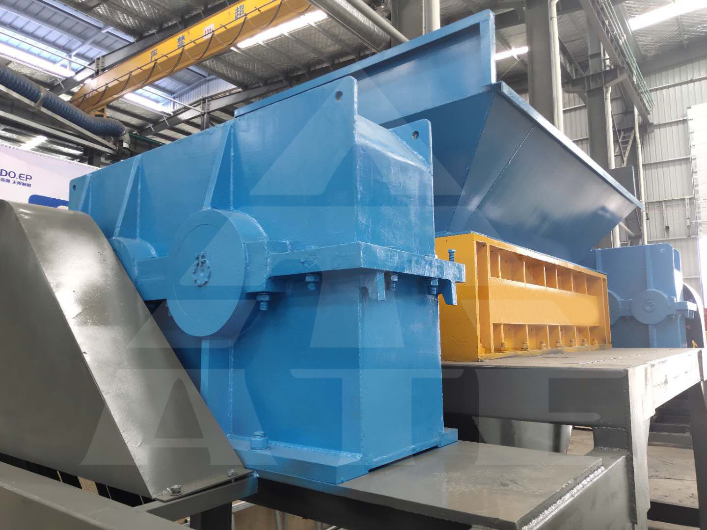 Full Automatic Industrial Tyre Shredder 2T-3T Car Tyre Shredder Recycling