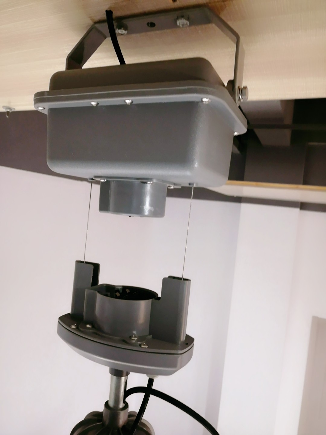 8Kg Gymnasium Remote High Bay Light Lifter AC 100 To 240V