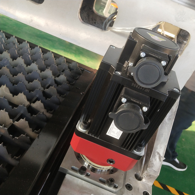 Raycus 1500W CNC Laser Cutting Machine High Accuracy