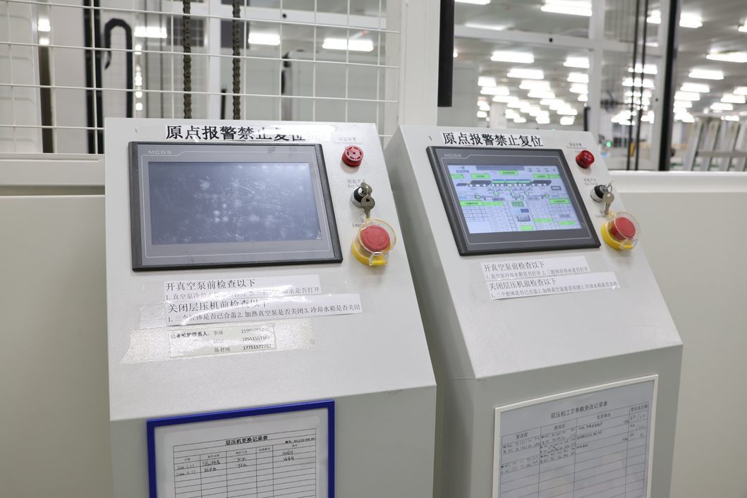 Factory in China Industrial One Step Install Roll Flute Paper Thermal Film Sheet Hot Press Dry Solar Module Production Line Laminating Machine
