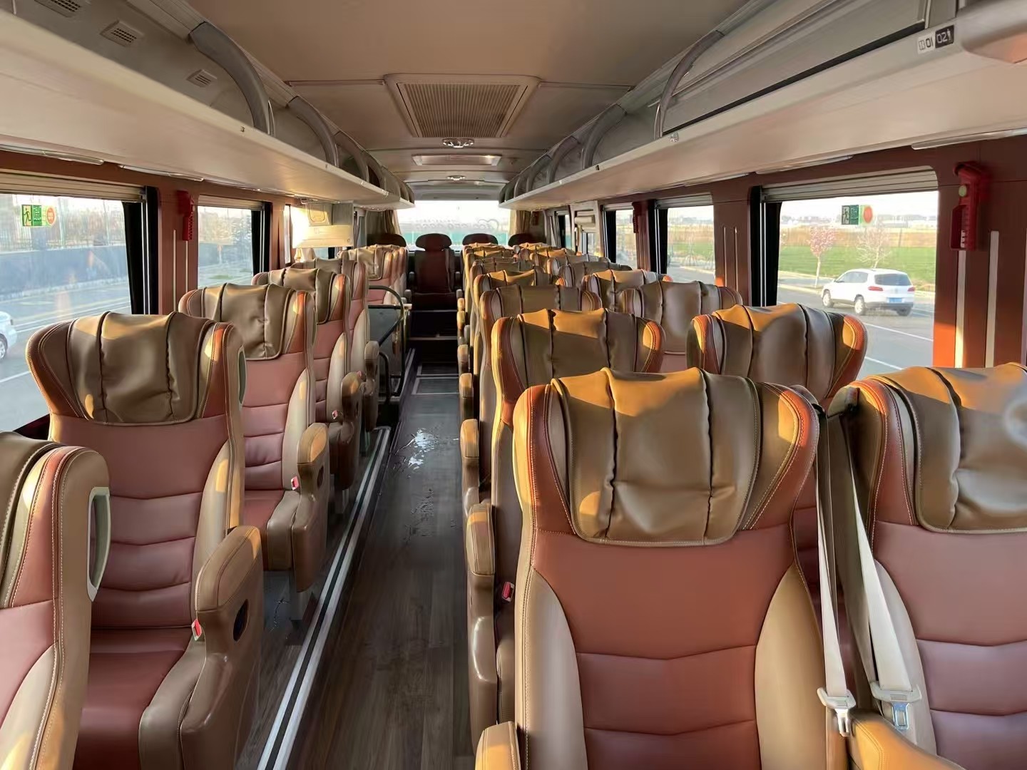 Yutong Bus Luxury 2+1 Yutong Bus 31 Seats ZK6120 Business Seats Airbag Suspension 2023 Year
