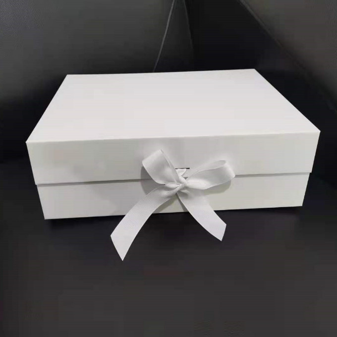 Folding Custom Printed Paper Box Clamshell Magnetic Buckle Cosmetic Gift Packing Box