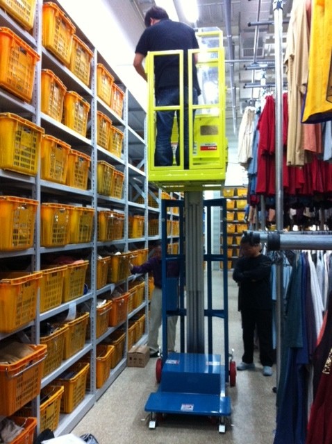 2.8m Mast Type Hydraulic Self Propelled Elevating Work Platforms For Cargo