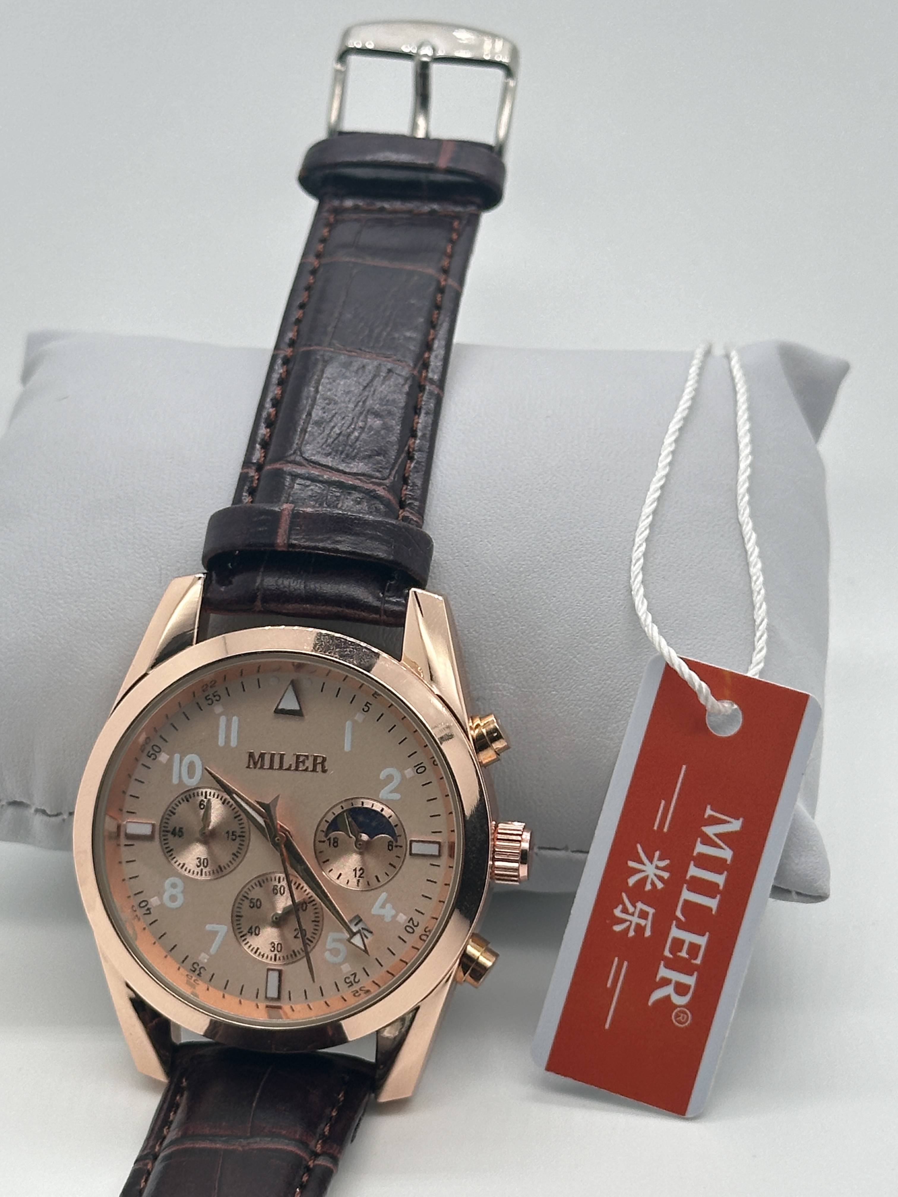 Three-Eyed Six-Needle Quartz Black Leather Wristwatch With Luminous Hands