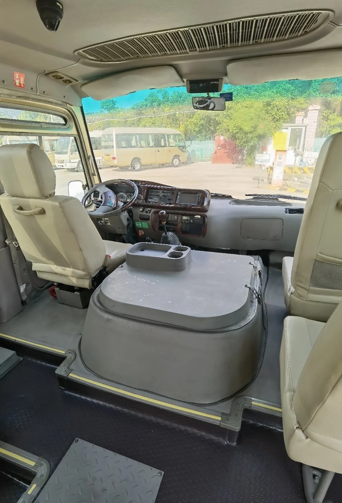Used Small Bus 28 Seats Front Engine 7 Meters Air Conditoner 5250kg Curb Weight 150hp Golden Dragon XML9729