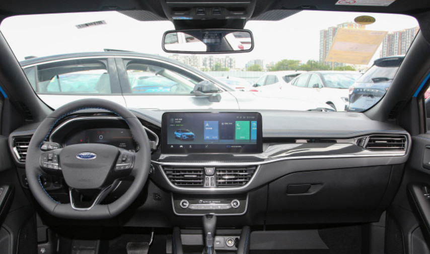 Fox 2022 Three Compartment EcoBoost 180 Automatic S Version Hatchback 4 Door 5 Seat