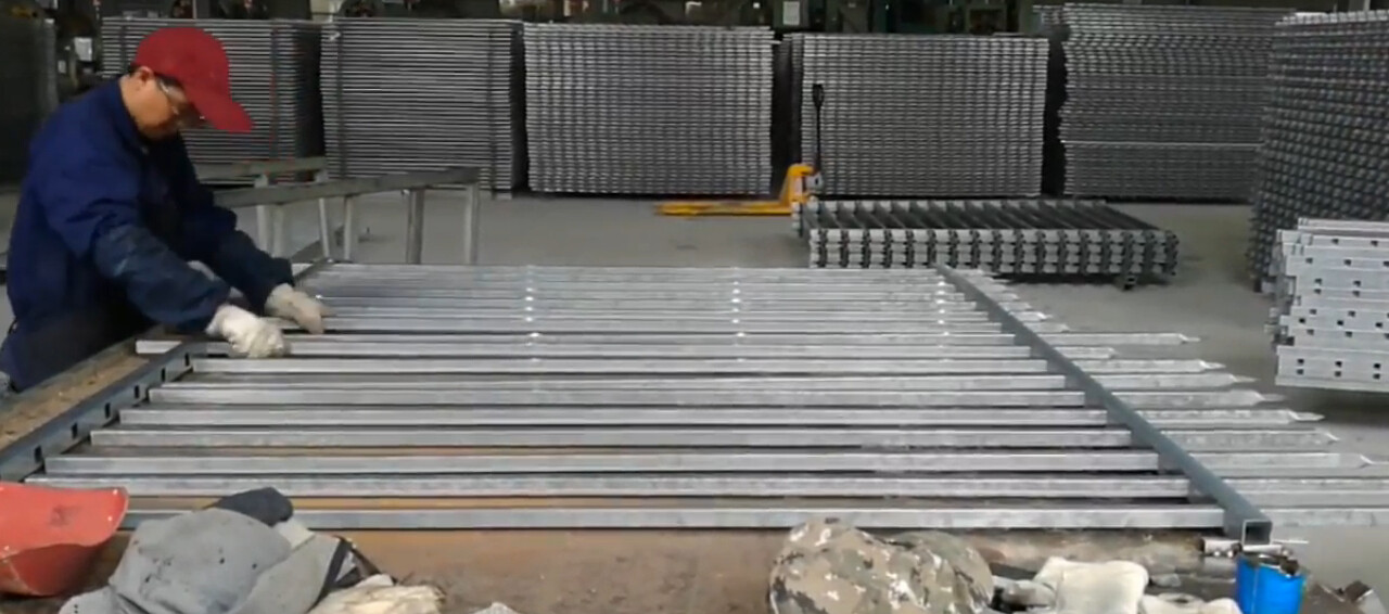 Tubular steel security fencing/steel hercules fence panel/Commercial fencing