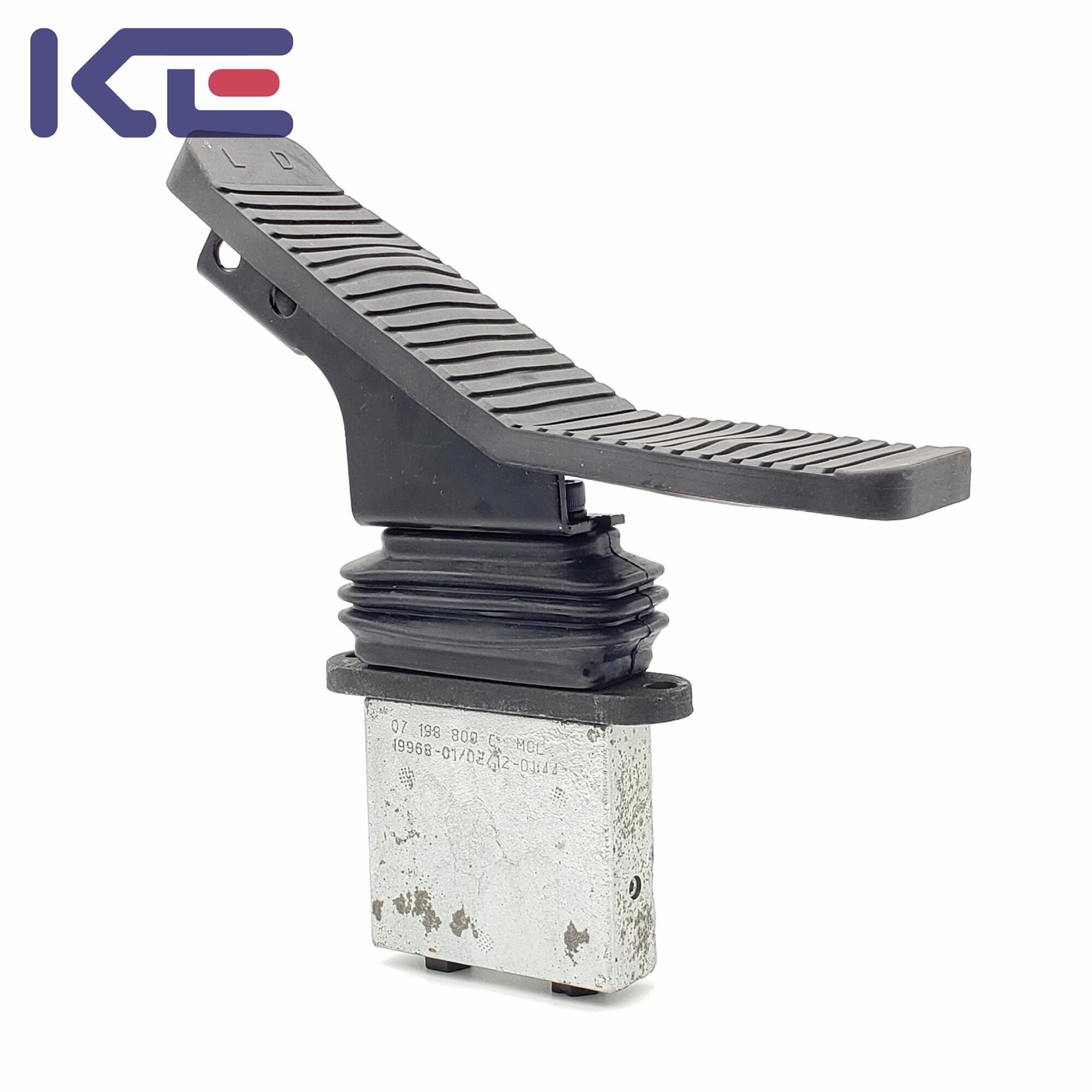 Excavator Foot Operated Hydraulic Valve Standard Hydraulic Spare Parts
