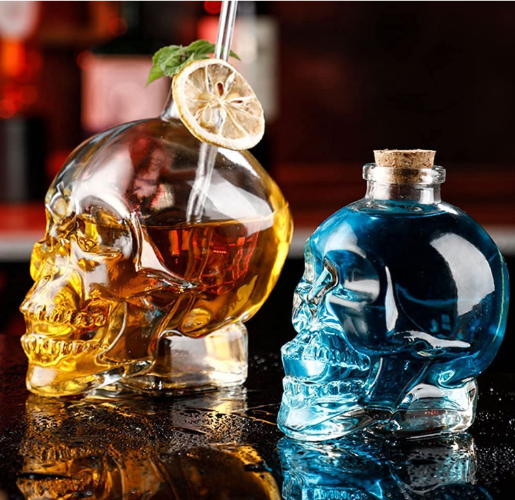 Customized Lead-free Glass Skull Prop Whisky Bottle with Cork 700ml and Customized Logo
