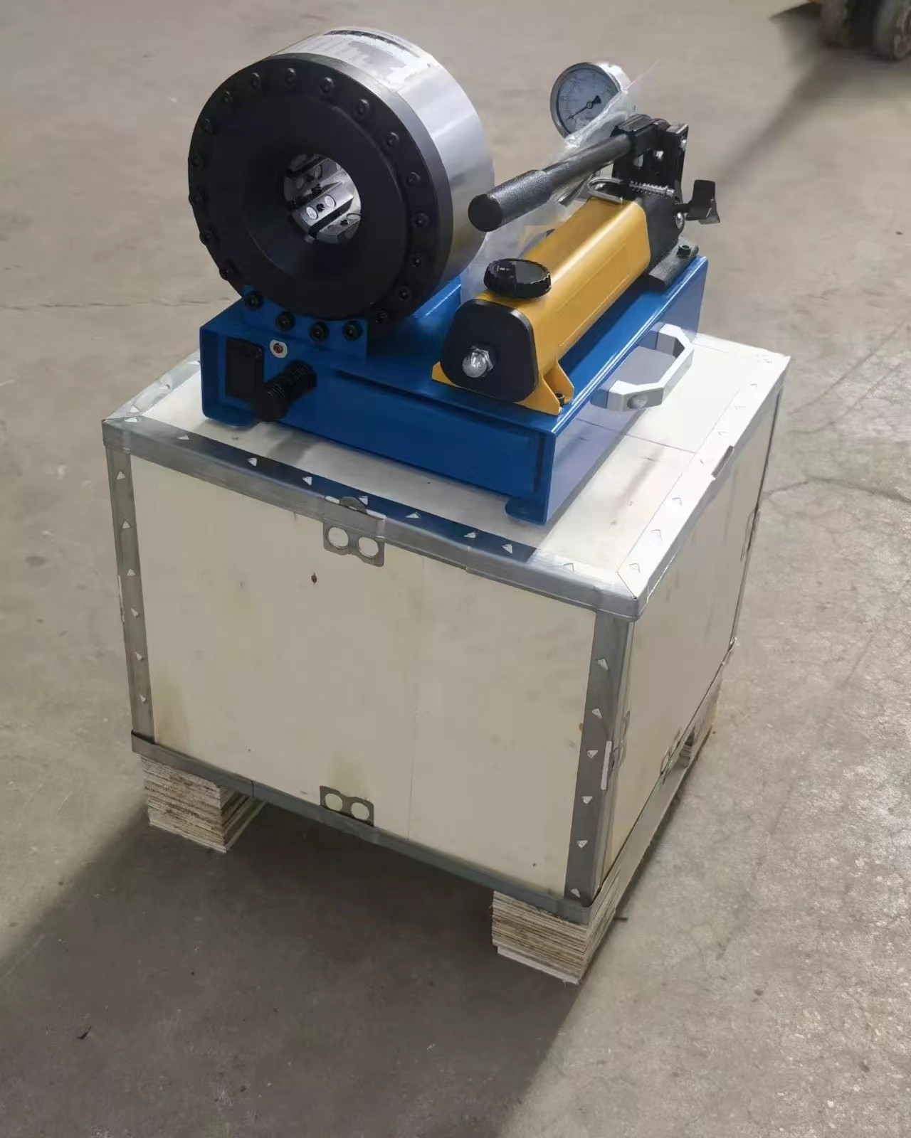 1 inch Versatile Manual Hose Crimping Machine Featuring Steel Components