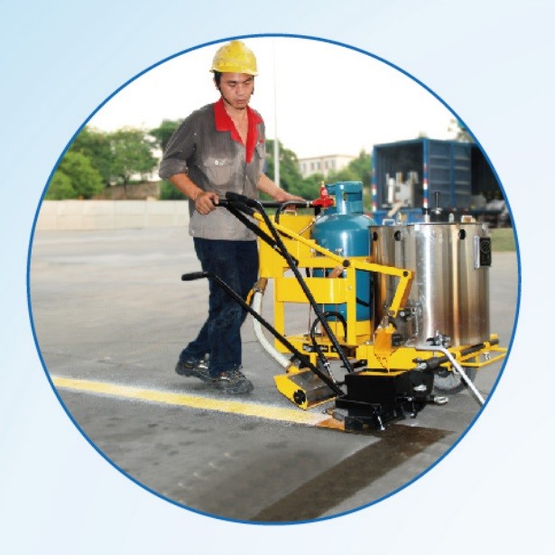 Lightweight Maneuverable Self Propelled Road Marking Machine Easy Operate