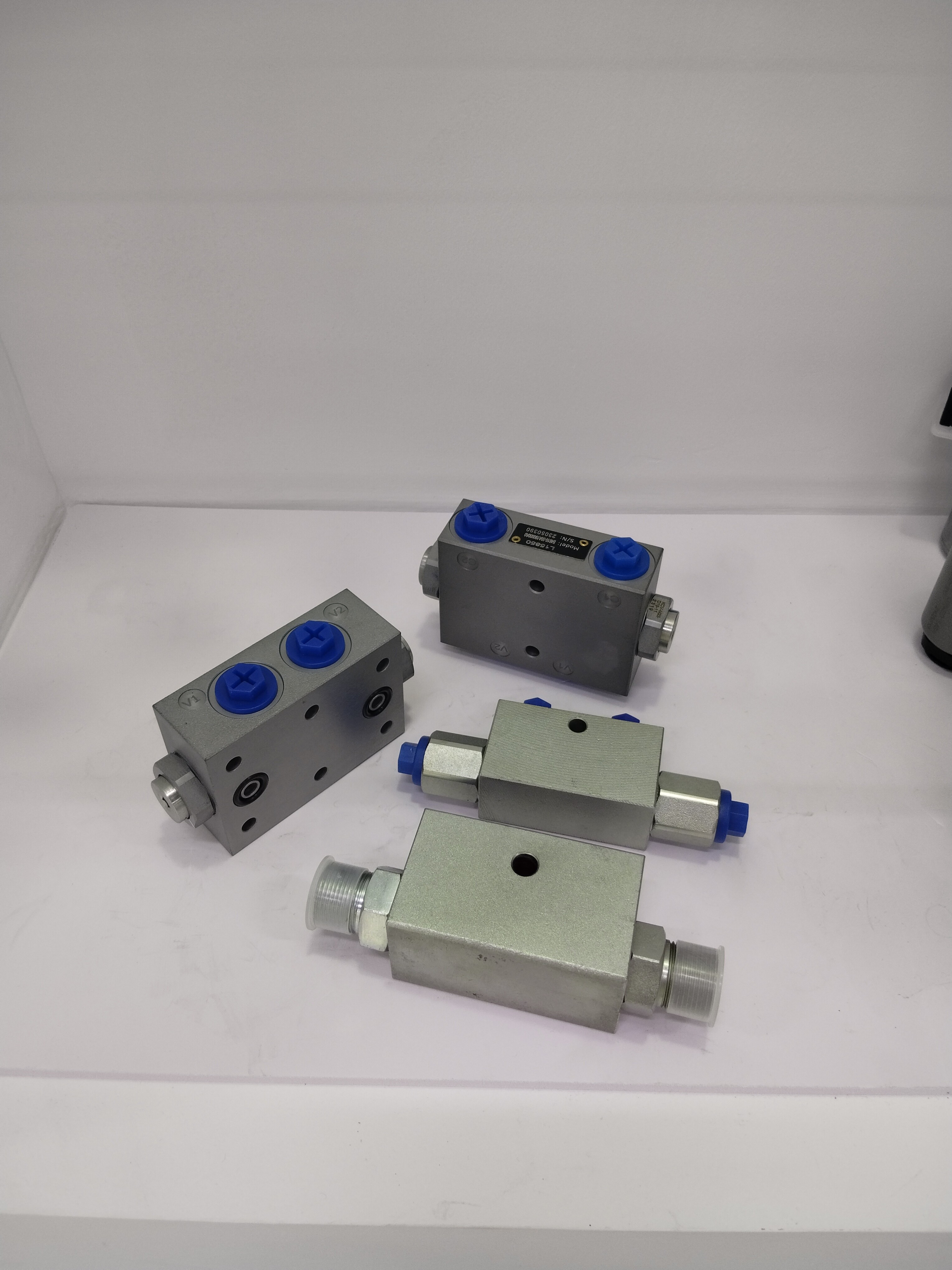 Hydraulic Double Pilot Operated Check Valve Two Cartridge Design