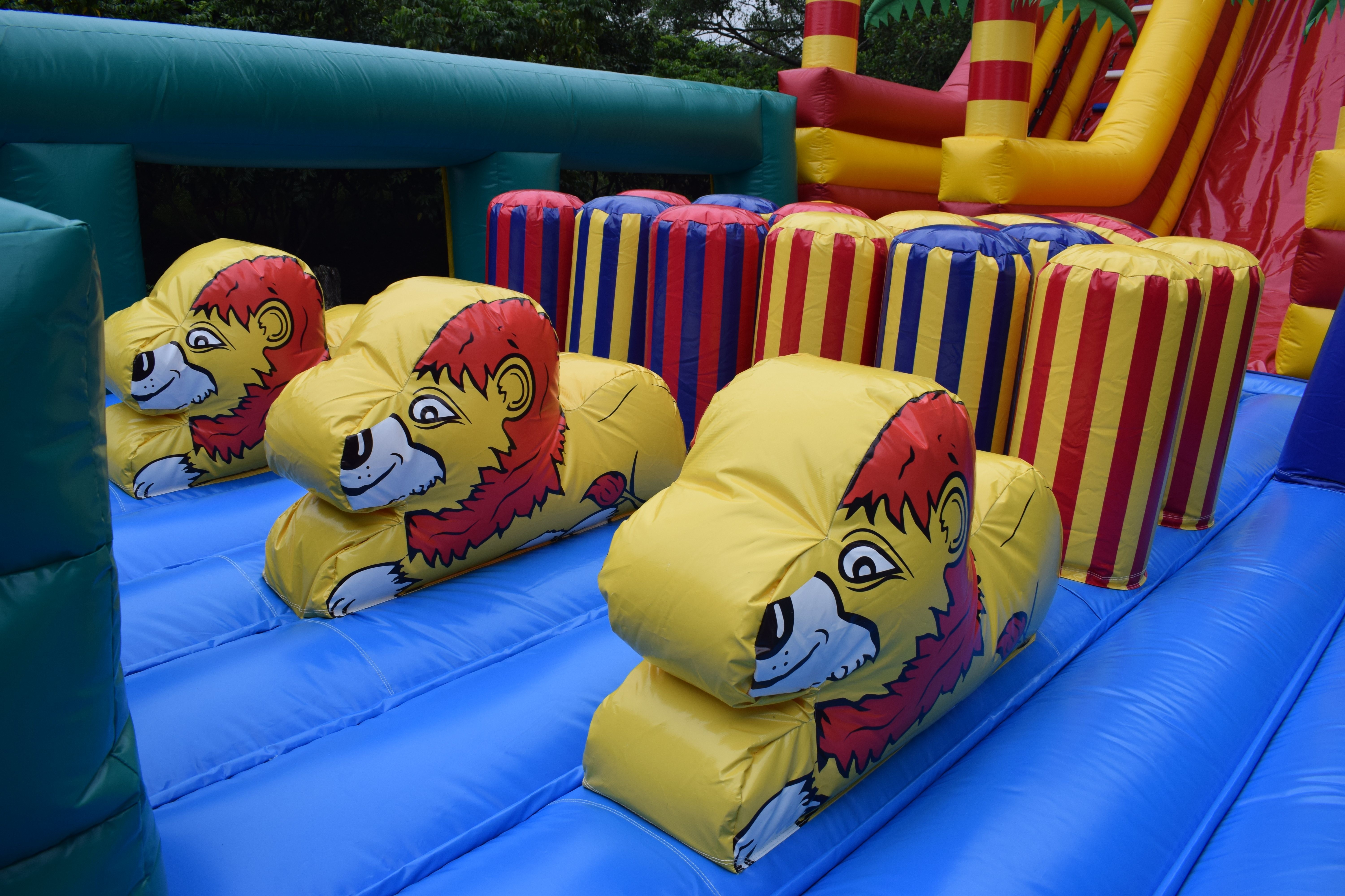 Customized Giant Inflatable Palm Tree Slides Inflatable Bouncy Castle With Slides