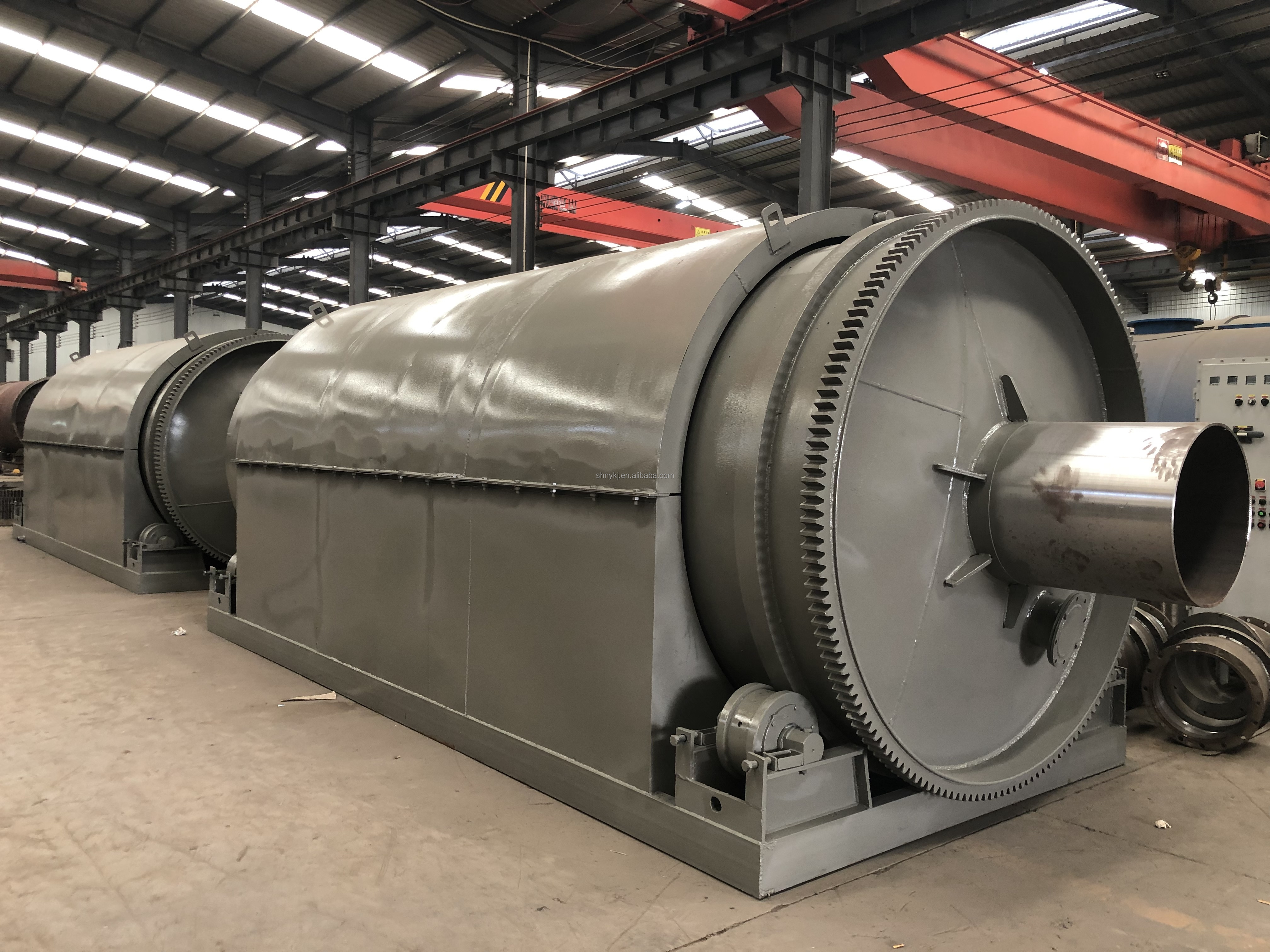 Raw Material Rubber 2022 Thermal Cracking Machine Refines Waste Tyres to Oil Equipment