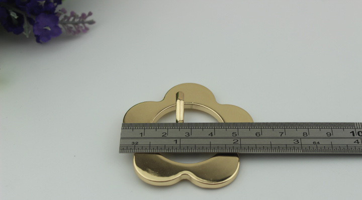 Design simple 32 mm light gold large flower belt buckle pin buckle bag cover head decoration for clothing hardware
