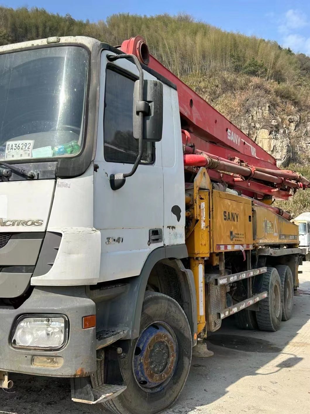 2011 37m Sy Concrete Pump on MB Truck Concrete Boom Pump Used Heavy Equipment