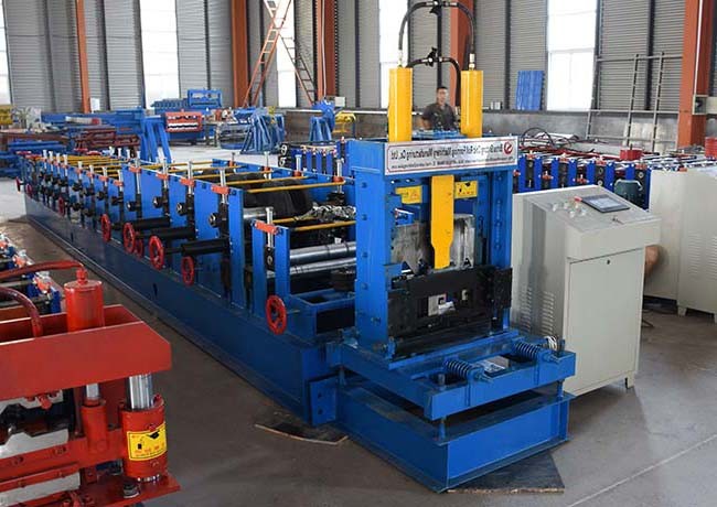 Length 8-11m Purlin Roll Forming Machine Chain Size 1.5-2 Inch With 7 Shafts Flating Device