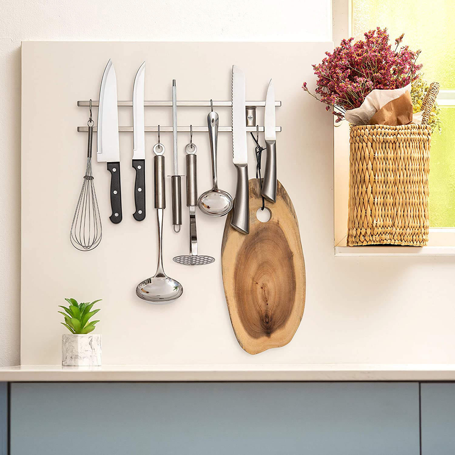 Sturdy and Durable 18 Inch Square Tubes Stainless Steel Magnetic Knife Holder with Hook