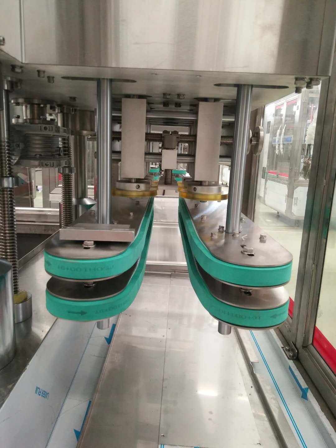 High Speed Automatic Capping Machine 6 Wheels Linear Capping Machine