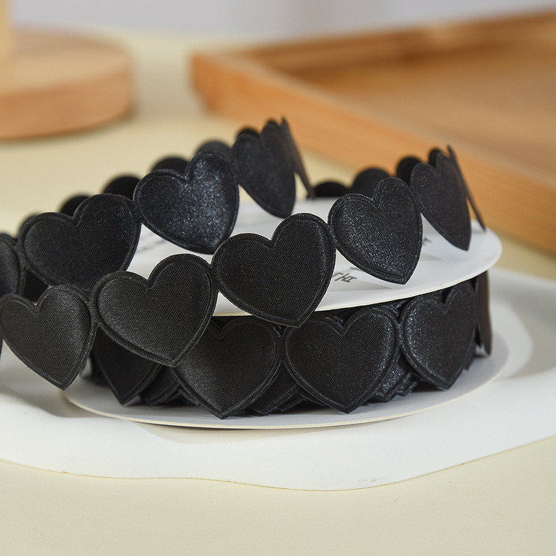 1.5cm*9m 2.5cm*9m Heart Shape Valentine's Day Polyester Gift Ribbon For Luxury Gift Packaging