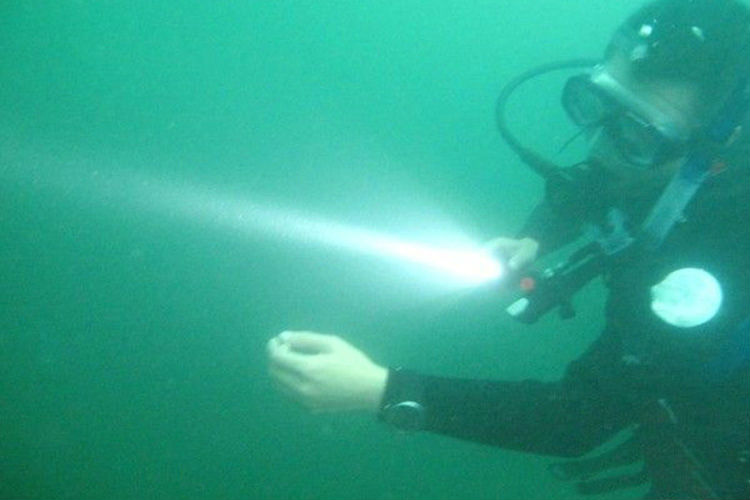 C66 High bright rechargeable Q5 LED diving flashlight
