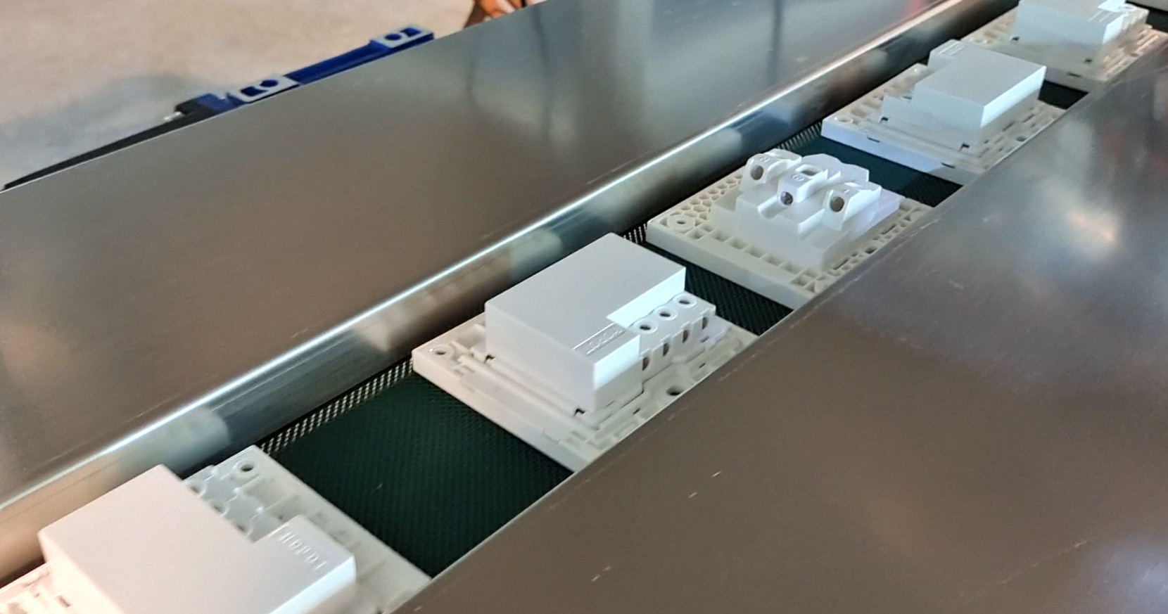 Intact 2.8KW Automatic Packing Machinery Panel Screw Packing Machine