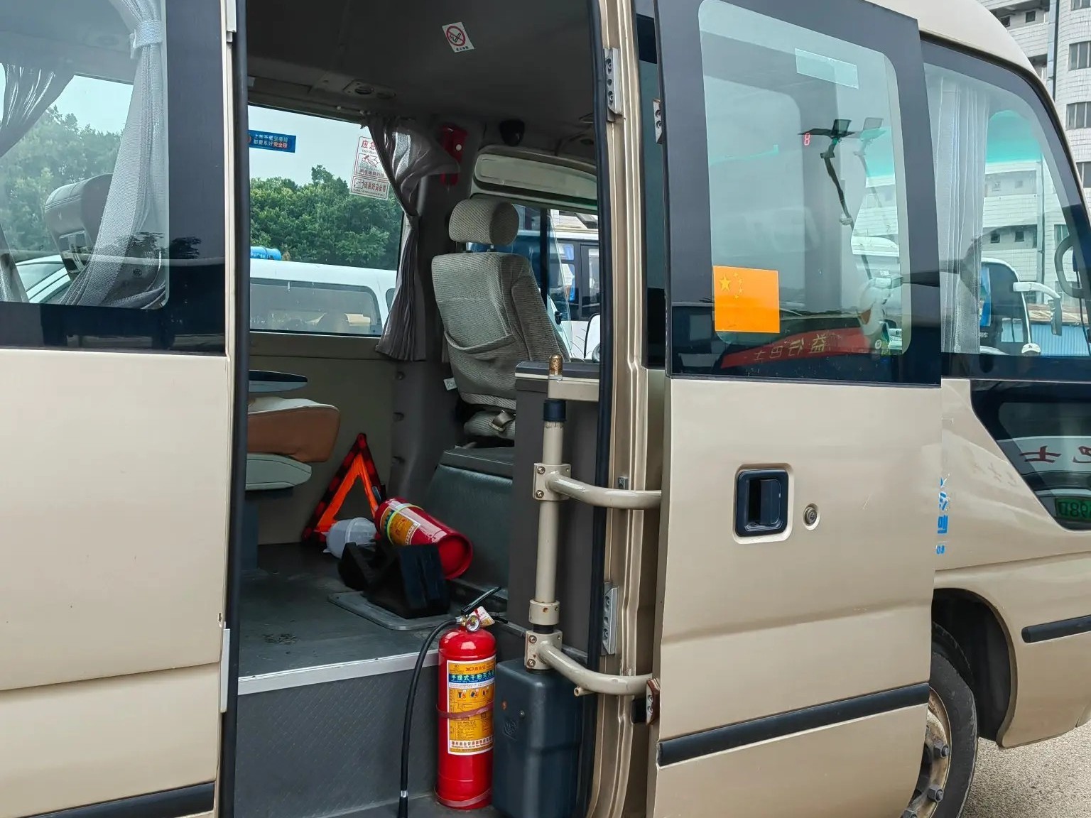 2nd Hand Mini Bus 15 Seats External Swinging Door Champagne Color 7 Meters Ankai HFF6701 Tour Bus
