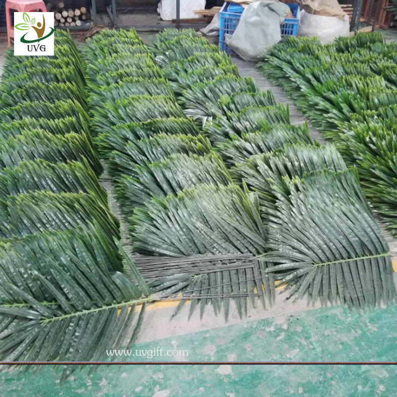UVG indoor bonsai artificial mini palm trees with plastic leaves for office landscaping PTR061