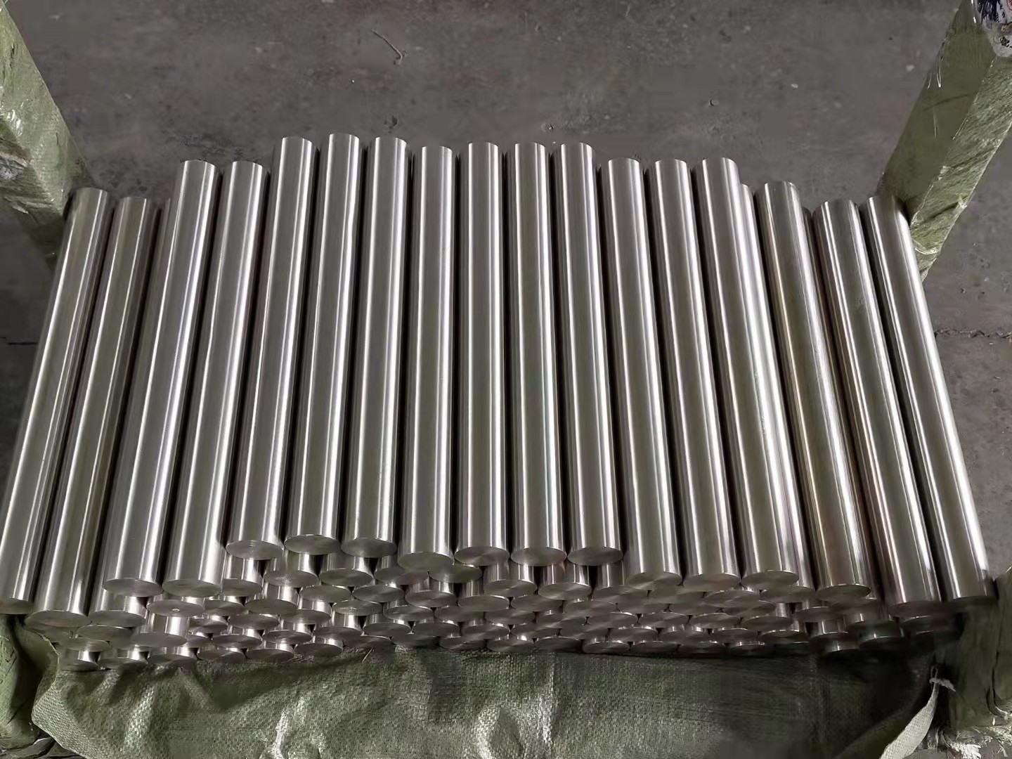 Ti6al4v Medical Titanium Rod , Forged Round Bar Diameter 5-350mm