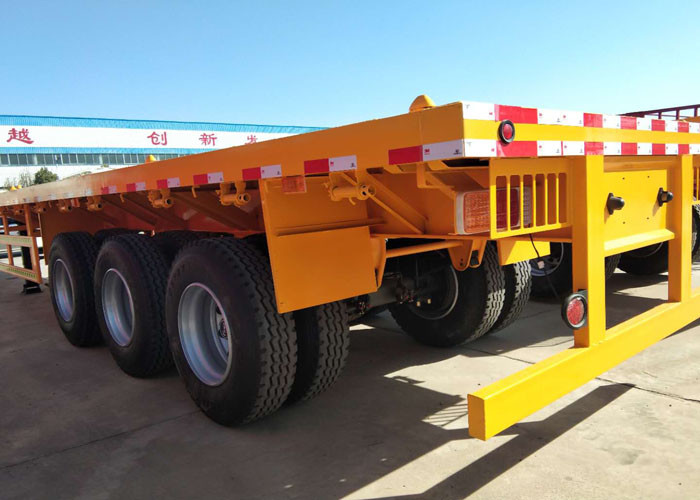 Container Carrying Flat Bed Semi Trailer Truck With 3 Axles 30-60 Tons 13m