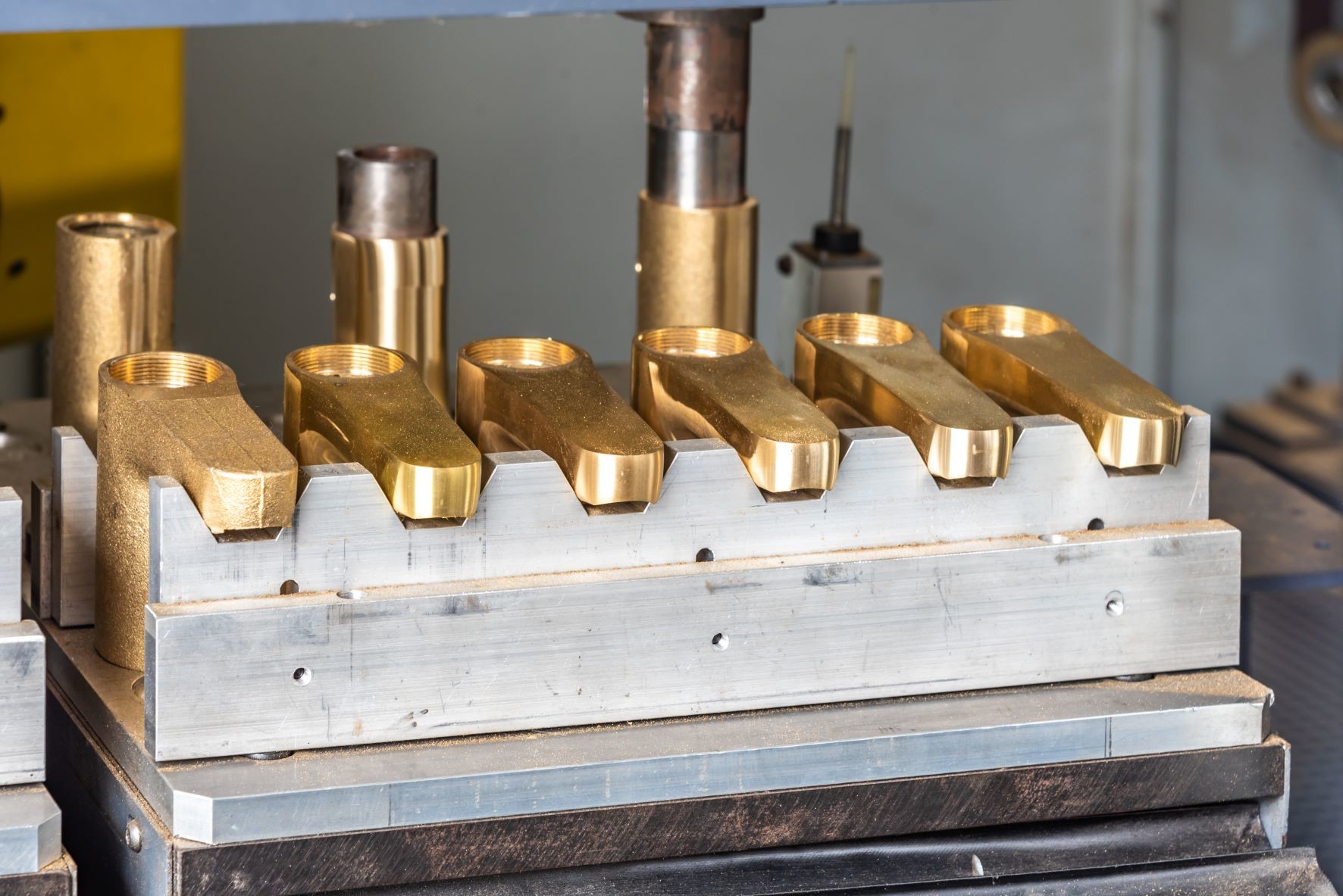 cnc grinding machine Basin Faucet Polishing Machine With FUNAC Robotic Arm