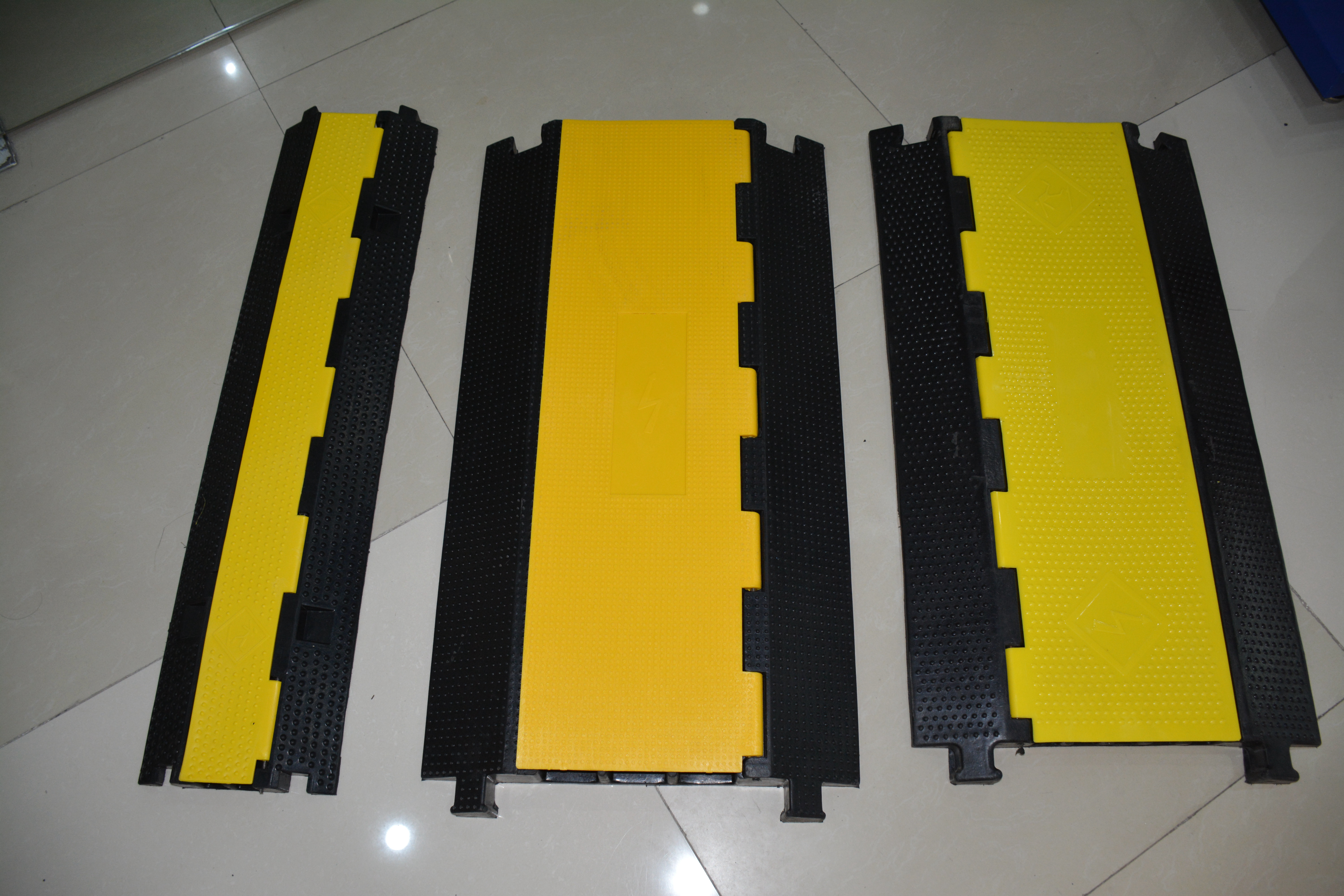 2 Channels Conference Hall Exhibition Cable Protector Driveway Speed Bumps
