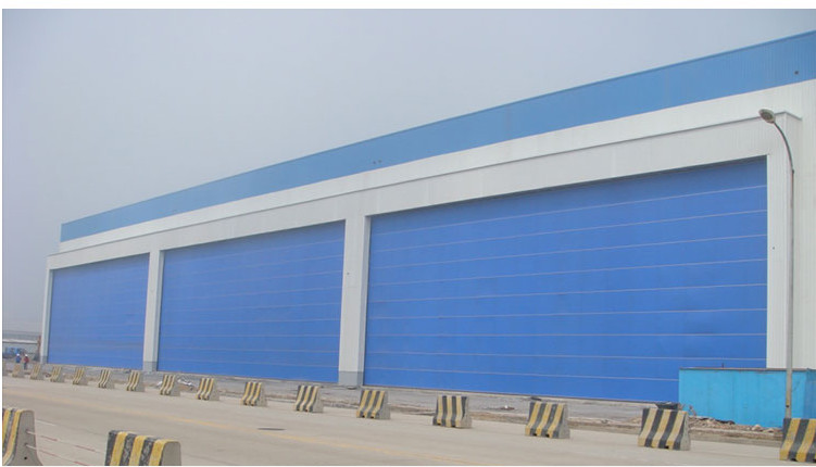 Industrial Rapid Bi Fold Up Hangar Doors Fireproof Fluoride Free