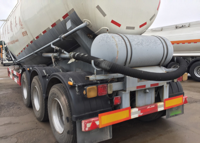 SINOTRUK 58000L Semi Trailer Truck Bulk Cement Tank Carrier Trailer SGS Approval