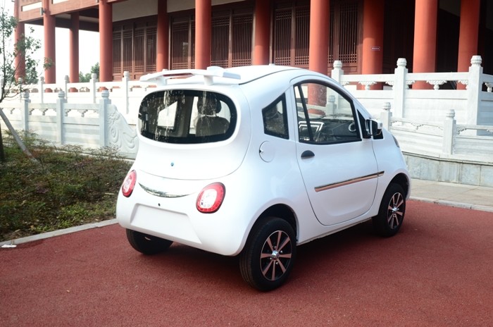 Metal Structure Two Seater Electric Car Battery Powered With Customized Body Color